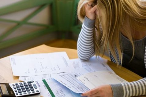 Si eres estudiante evita las deudas
